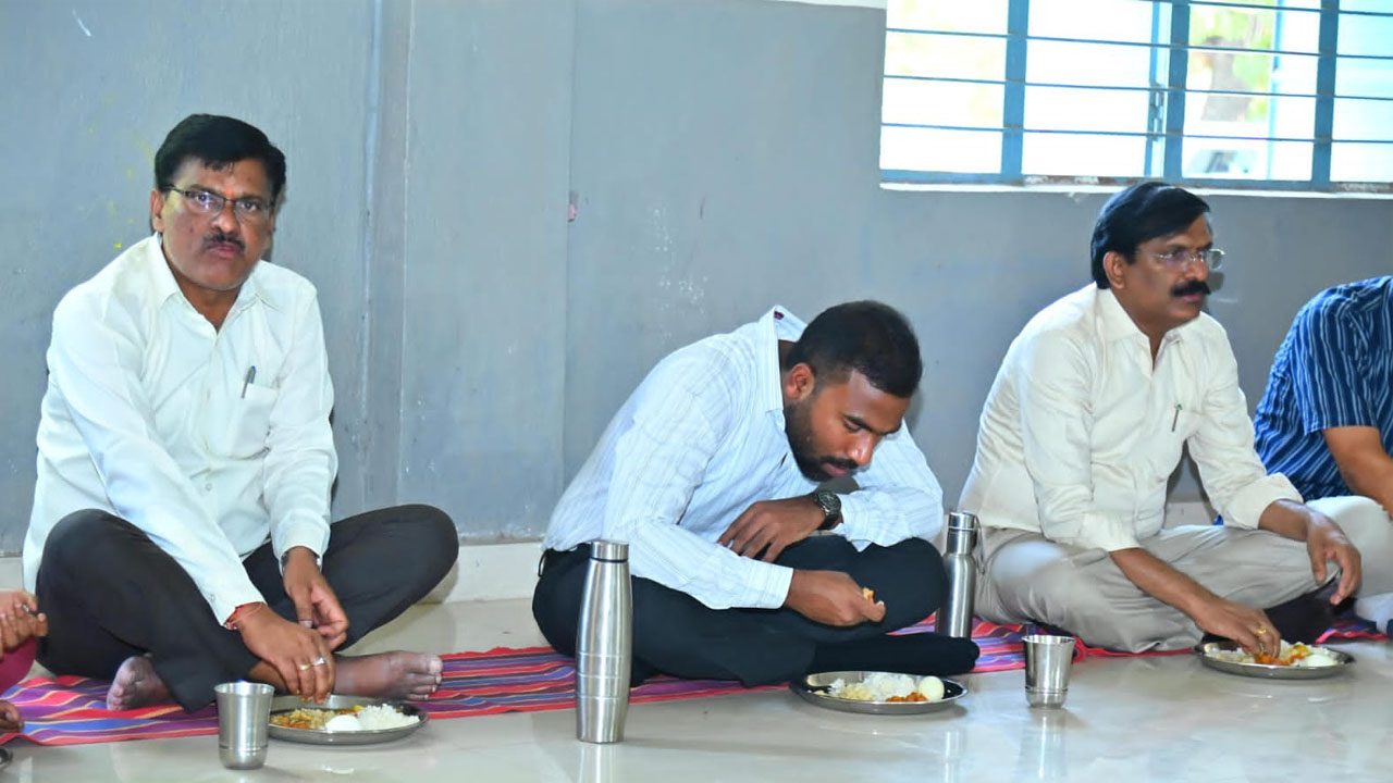 Collector Satyaprasad | విద్యార్థులకు నాణ్యమైన భోజనం అందించాలి : జిల్లా కలెక్టర్ బి. సత్యప్రసాద్