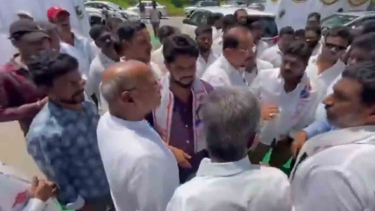 Congress Vs Janasena | గన్‌ పార్క్‌ వద్ద కాంగ్రెస్ వర్సెస్‌ జనసేన.. పోటాపోటీగా నినాదాలు.. వీడియో