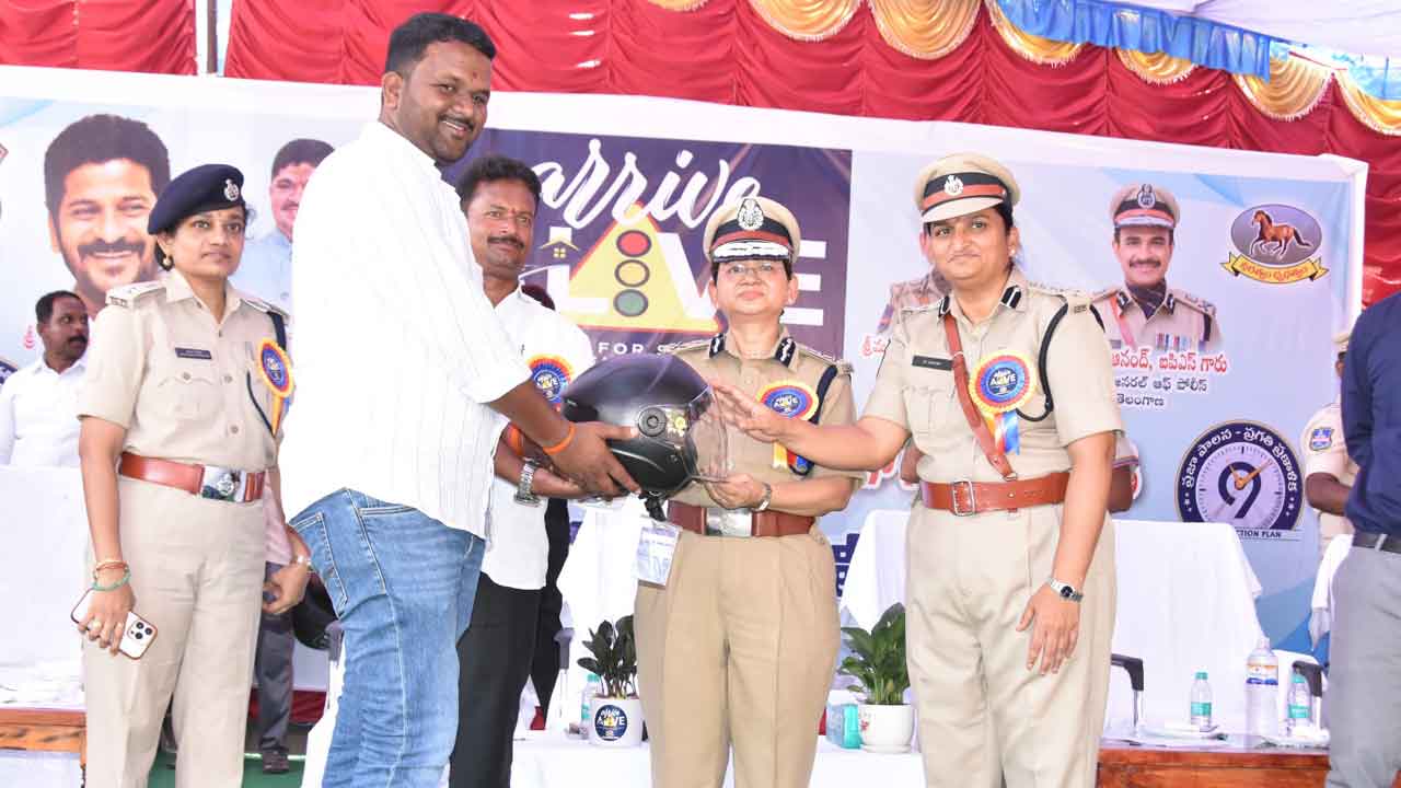 హెల్మెట్‌, సీటు బెల్ట్‌ ప్రాణరక్షణకు కవచం