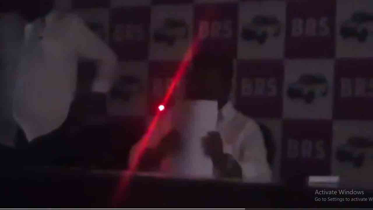 Dasoju Sravan kumar | 24 గంట‌లు గ‌డ‌వ‌క ముందే.. దాసోజ్ శ్ర‌వ‌ణ్ కుమార్  ప్రెస్‌మీట్‌లో క‌రెంట్ క‌ట్‌