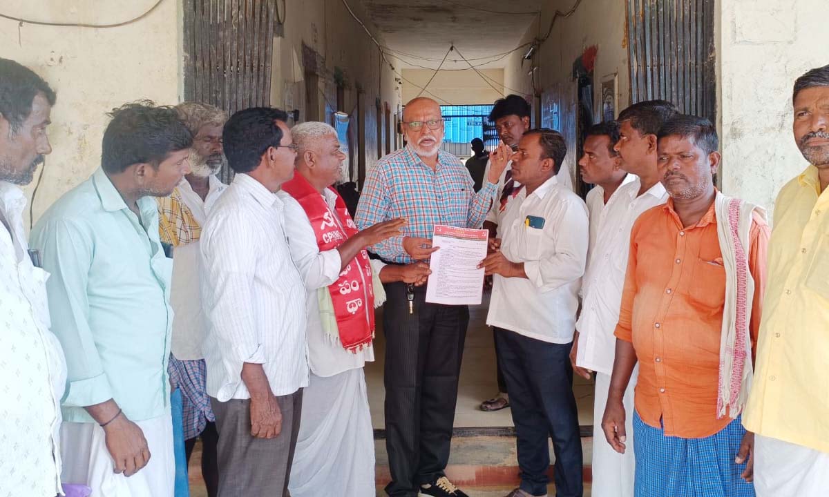 Farmers Petition | జింకల బెడదతో పంటలను కాపాడాలని రైతు సంఘం వినతి