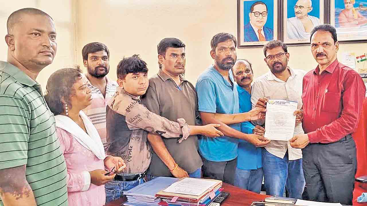 అక్రెడిటేషన్ల జారీలో డెస్క్‌ జర్నలిస్టులకు అన్యాయం