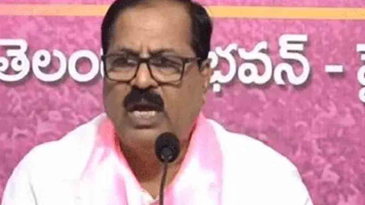 కార్డులకు లేని తొందర కోతలకెందుకు?.. ఉద్యోగ సంఘాల మాజీ నేత దేవీప్రసాద్‌ నిలదీత