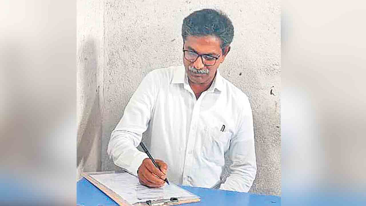 మావోయిస్ట్‌ మాజీ అగ్రనేత దేవ్‌జీ ఇంటర్‌పాస్‌