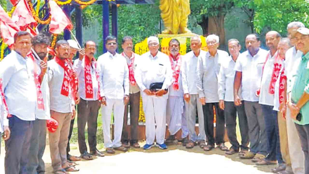 ఎడ్ల గురువారెడ్డి జీవితం స్ఫూర్తి దాయకం