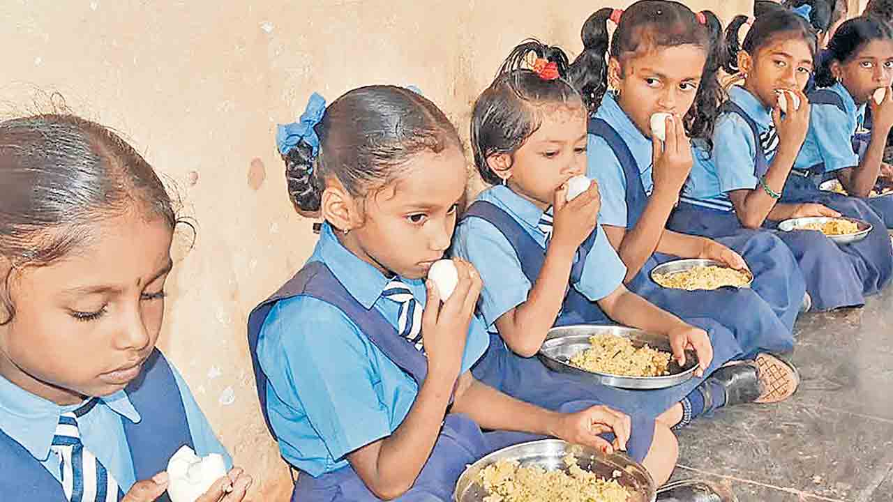 పిల్లల భోజనంలో గుడ్డుకు ఎగనామం?