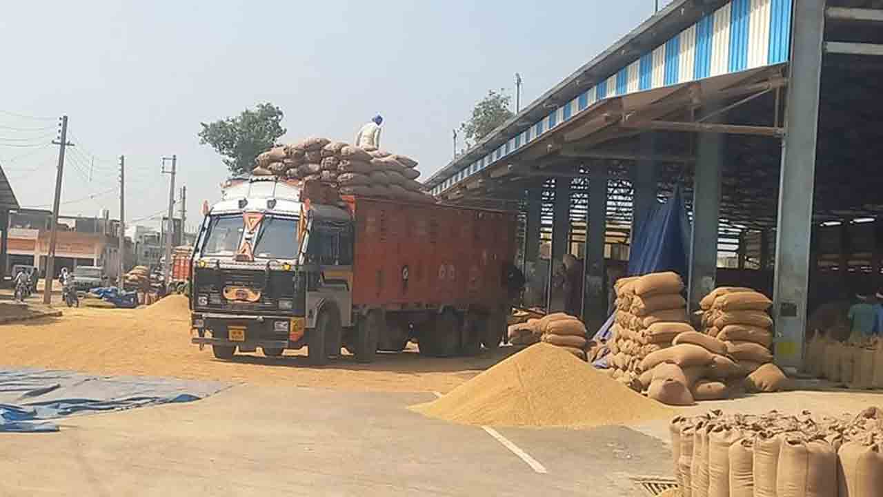 ఓటీపీ రాదు.. రసీదు లేదు