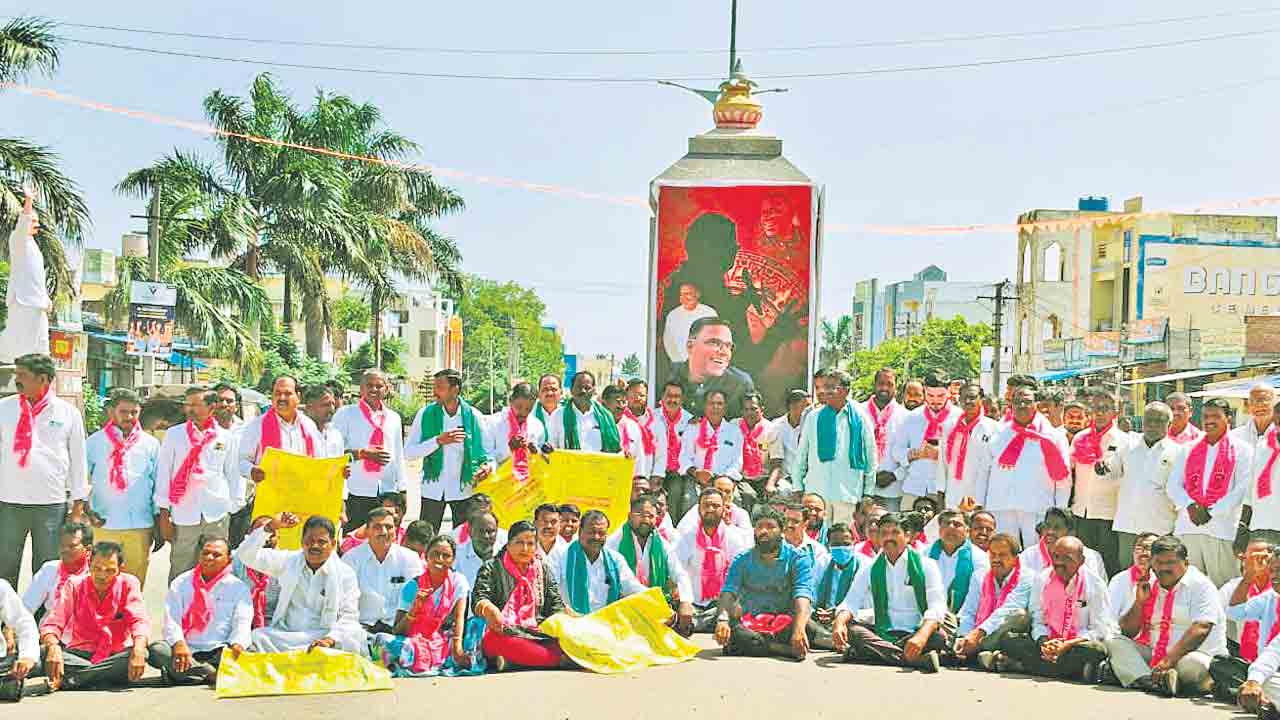 యూరియా యాప్‌తో గోస పెడ్తరా?