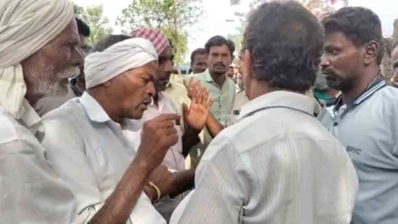 యూరియా కోసం రైతు ఆత్మహత్యాయత్నం.. కామారెడ్డి జిల్లా రాజంపేటలో ఘటన