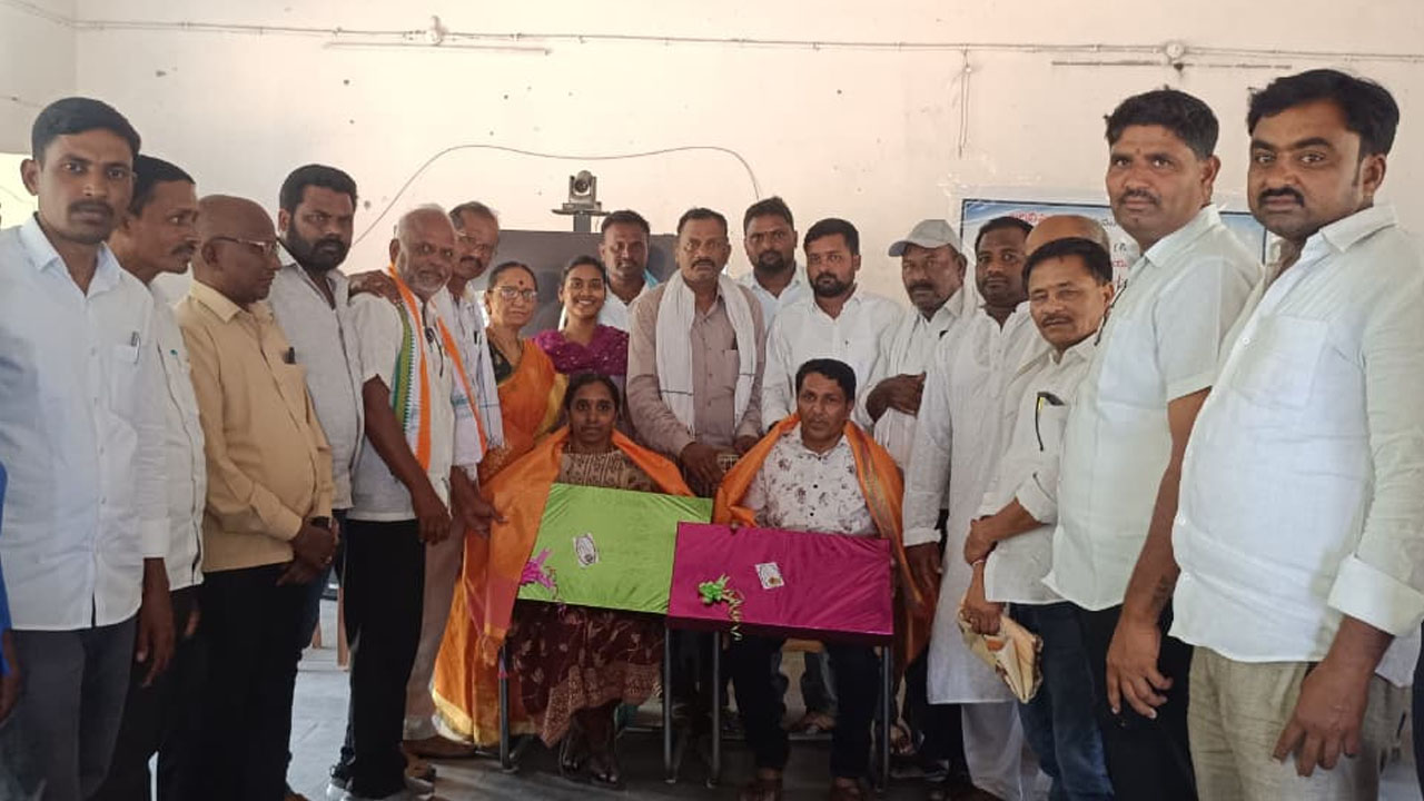 Felicitation | బదిలీపై వెళ్తున్న ఏఈవోలకు ఘన సన్మానం