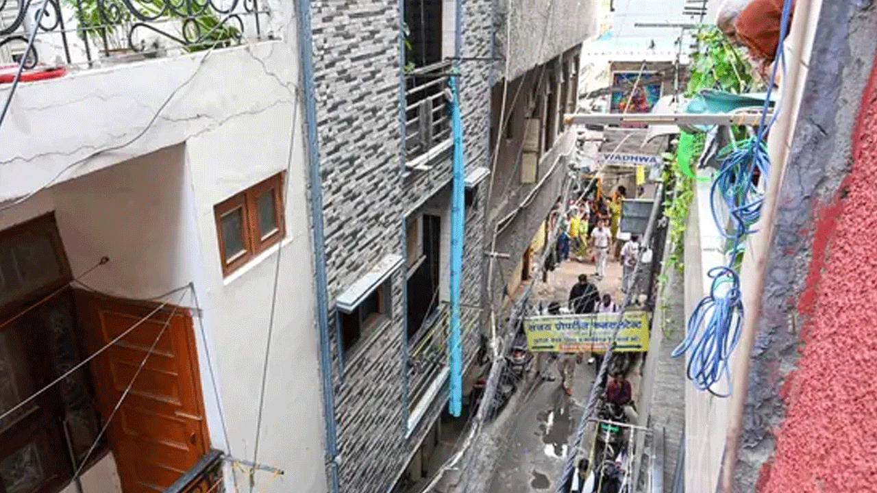 Fire Accident News | ఢిల్లీ అగ్నిప్రమాదం కేసులో కీలక మలుపు.. అది ప్రమాదం కాదు.. కుట్ర..!