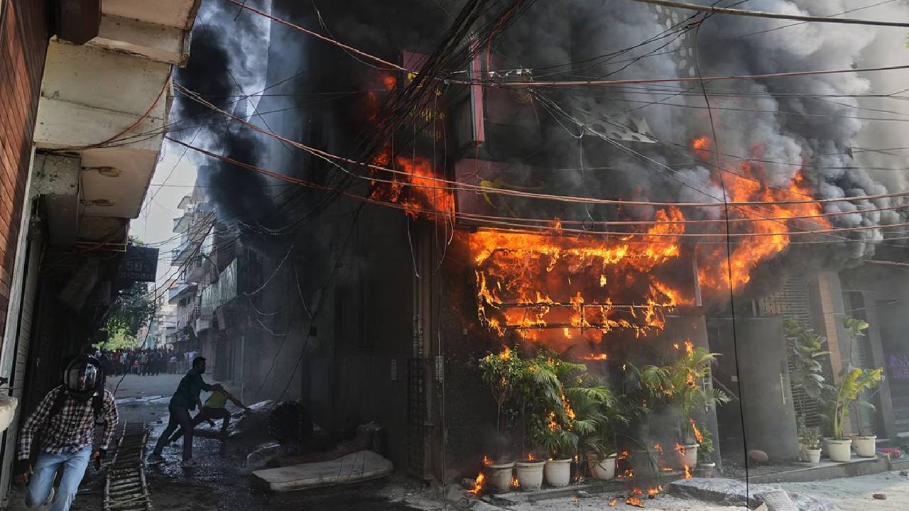 New Delhi | ఢిల్లీలో ఫైర్‌‌ సేఫ్టీ అధికారుల తనిఖీ.. పీజీలు మూసేస్తున్న అధికారులు.. విద్యార్థుల ఇక్కట్లు