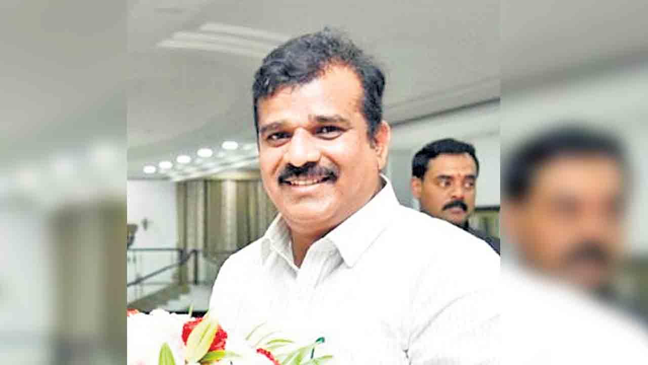 సింగూరు మంత్రి అనుచరుల జాగీరా