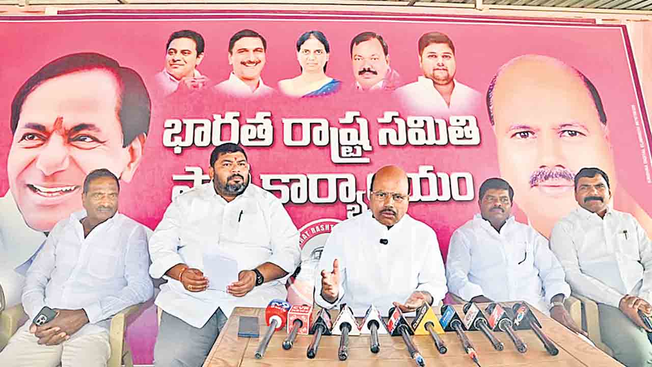 హామీలు అమలు చేయలేక బీఆర్ఎస్పై నిందలు