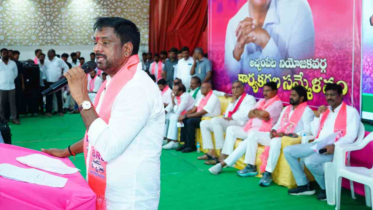 కార్యకర్తలను గుండెల్లో పెట్టుకొని కాపాడుకుంటాం