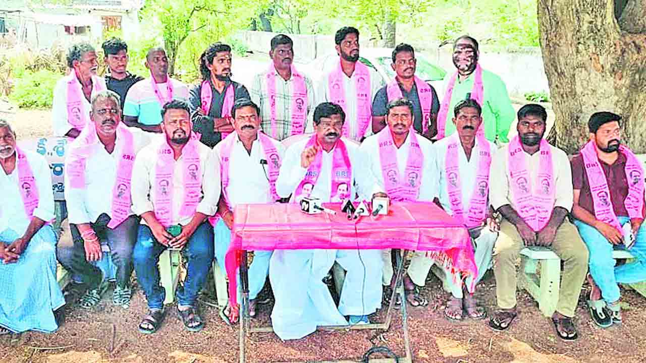 భట్టి పర్యటనను అడ్డుకోవాలి