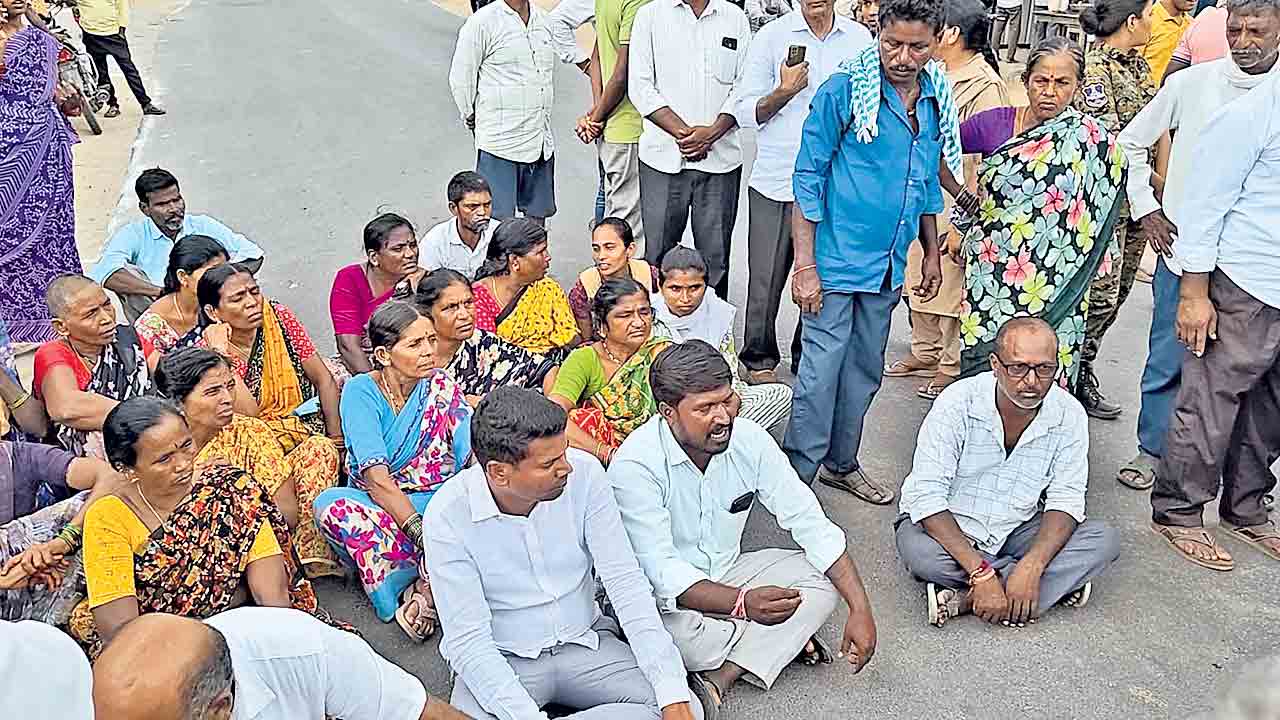 మరో మాజీ సర్పంచ్‌ ఆత్మహత్య.. పెండింగ్‌ బిల్లులు రాక బలవన్మరణం