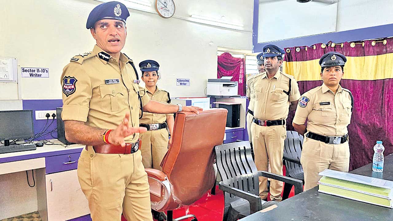 సిటీ ప్రజలకు పారదర్శక సేవలు