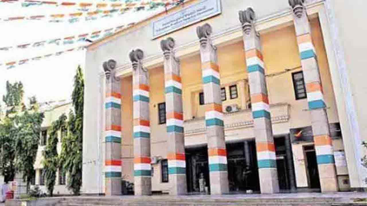 గాంధీభవన్‌లో కాంగ్రెస్‌ నేతల ఘర్షణ