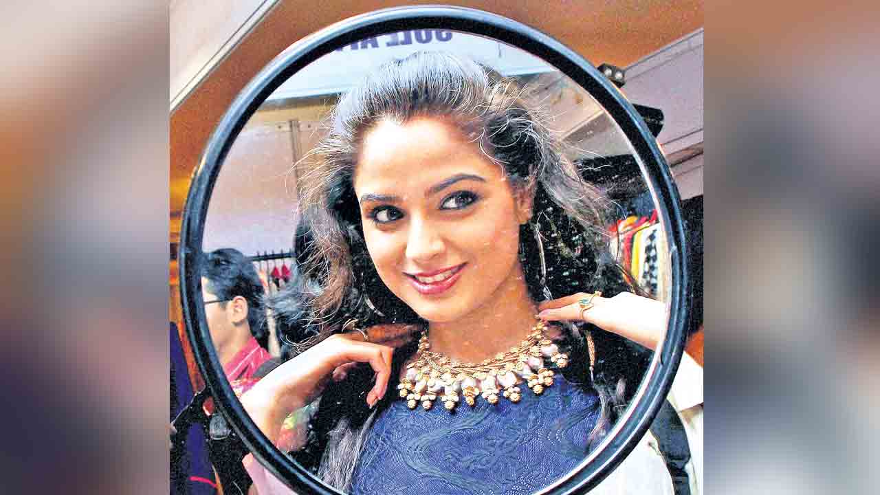 దిగొస్తున్న పుత్తడి మరో రూ.1,100 తగ్గిన తులం ధర