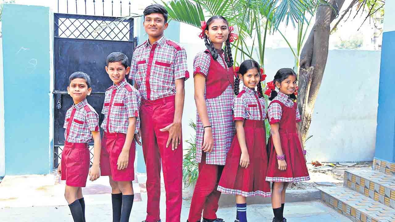 ఏకరూపం.. బహు దూరం