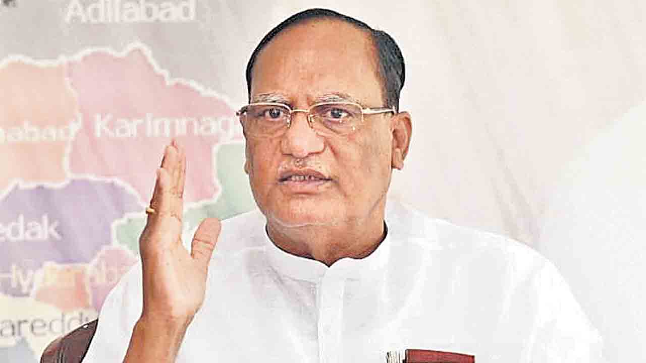 మీకు హైదరాబాద్‌లో ఏం పని?.. అమరావతిలో ఉంటేనే అభివృద్ధి
