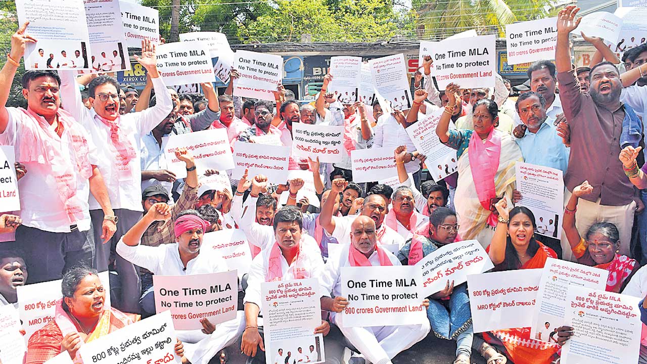 సర్కార్‌ స్థలం కాజేసేందుకు కాంగ్రెస్‌ కుట్ర