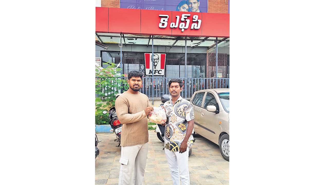 కేఎఫ్‌సీలో కుళ్లిన చికెన్‌