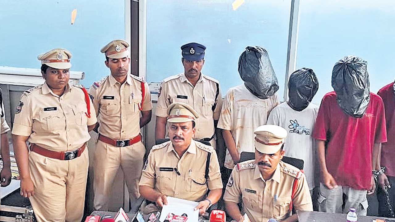 యువకుడి దారుణ హత్య