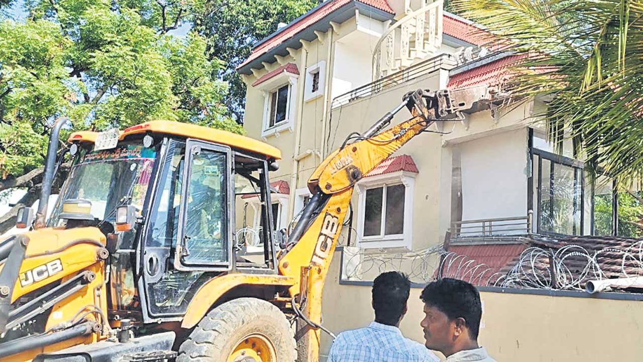 వ్యూహాత్మకమా.. రాజకీయమా?