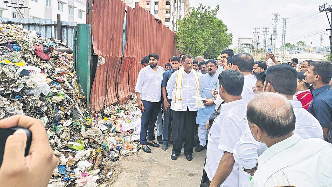 డంపింగ్‌ కేంద్రాన్ని తరలించాలి