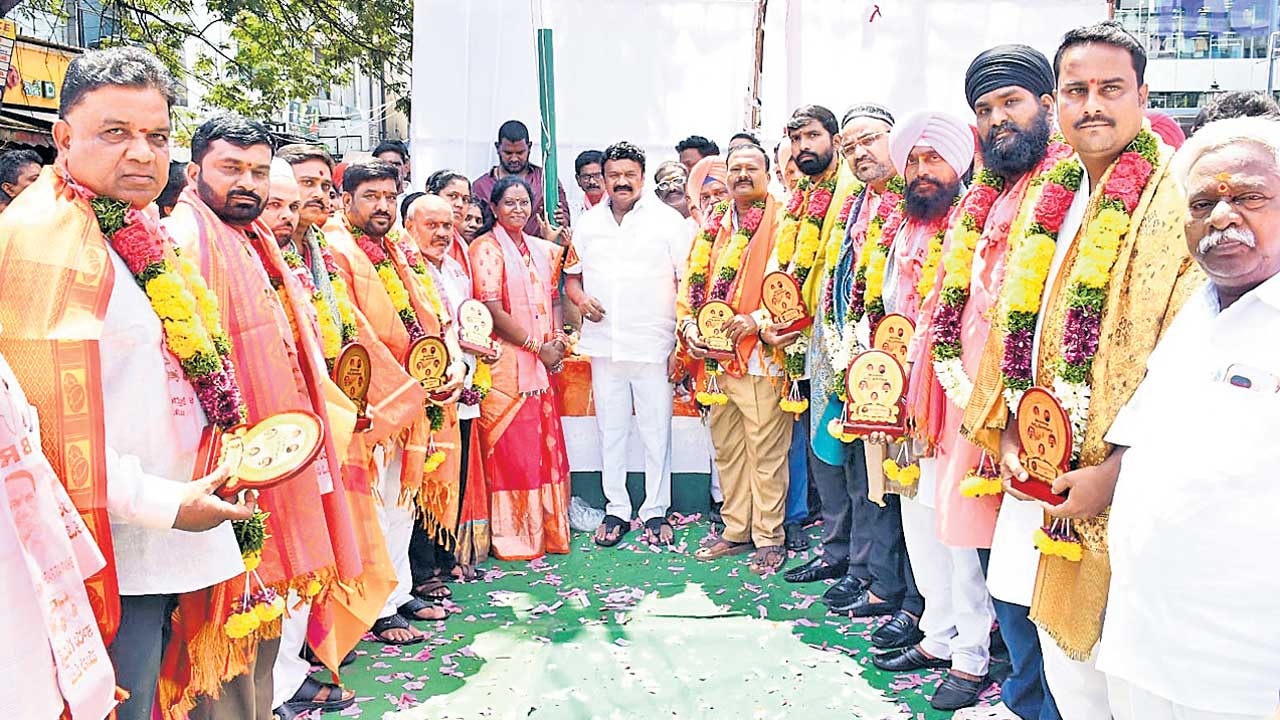 తెలంగాణ వ్యతిరేక శక్తులు ఏకం అవుతున్నాయి