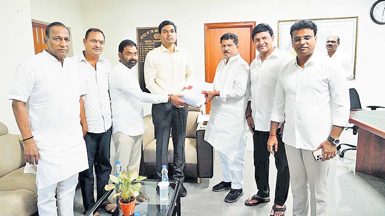 దళారులుగా కాంగ్రెస్‌ నేతలు
