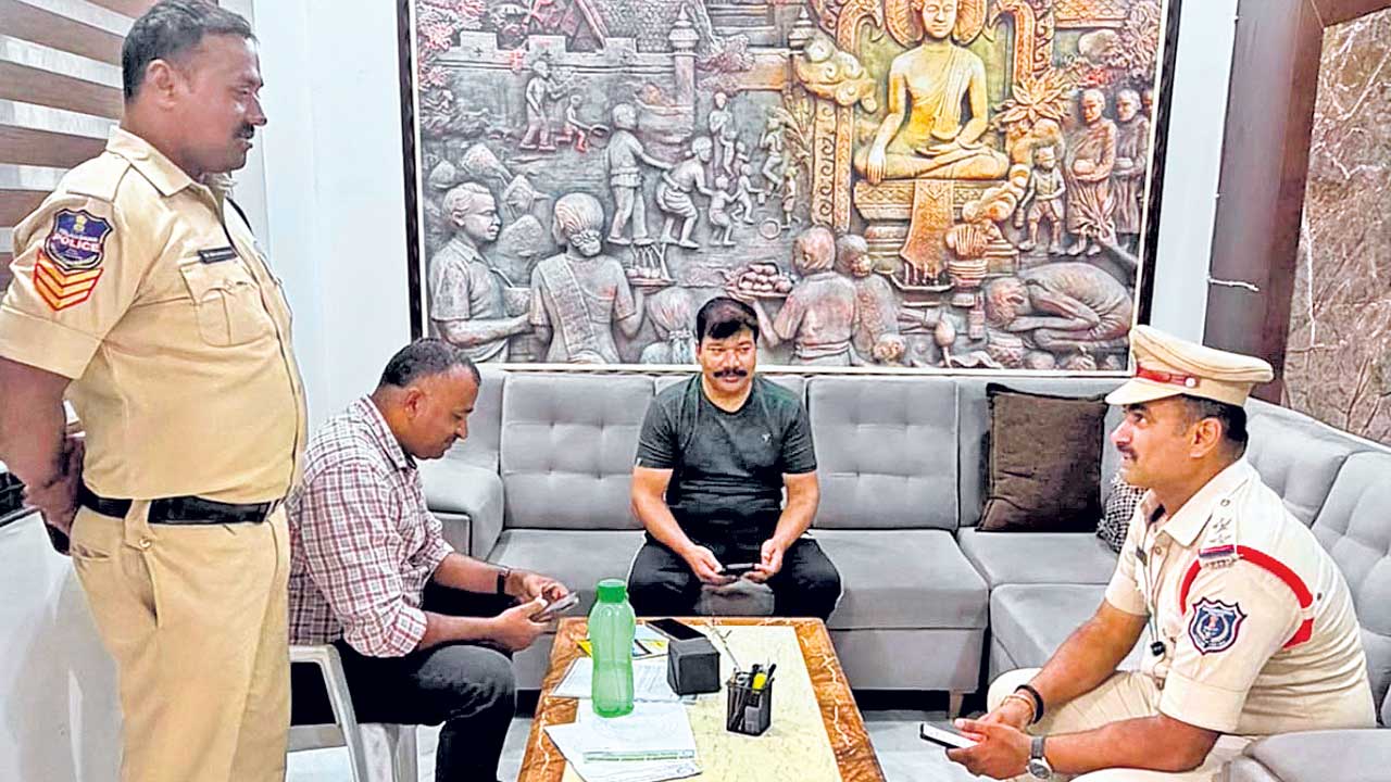 బీఆర్‌ఎస్‌ నేతల అరెస్టు