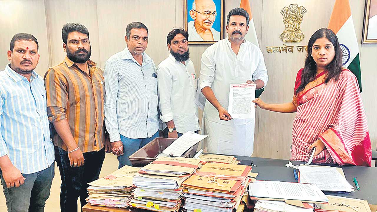 రూ.800 కోట్ల భూమిని పరిరక్షించండి