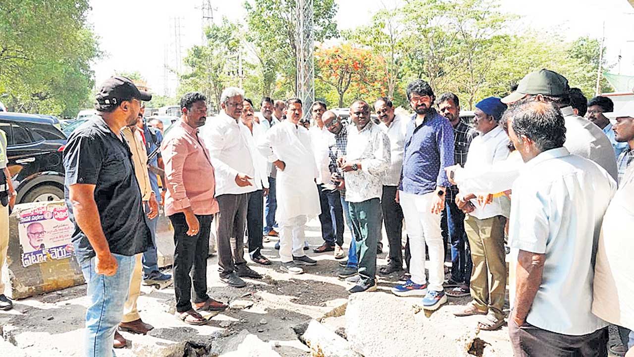 కమ్యూనిటీ హాళ్లు హస్తగతం!