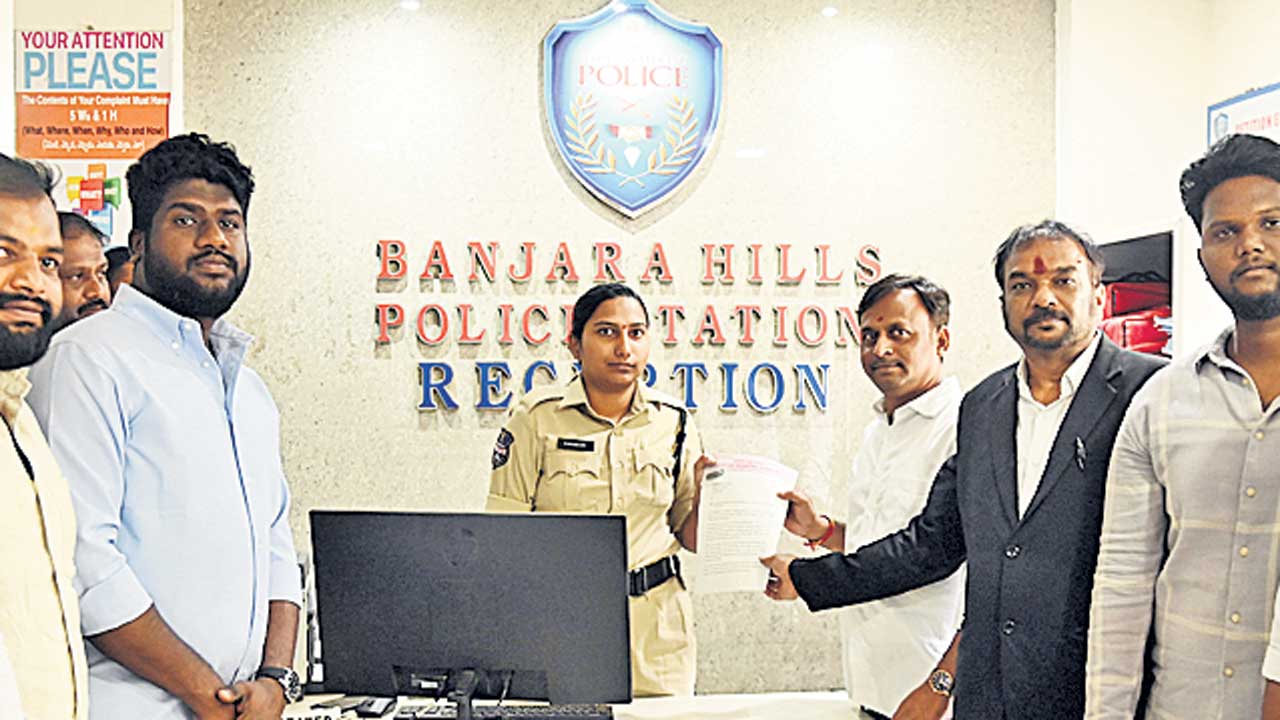 కేటీఆర్‌పై అభ్యంతరకర వ్యాఖ్యలు.. ఫిర్యాదు