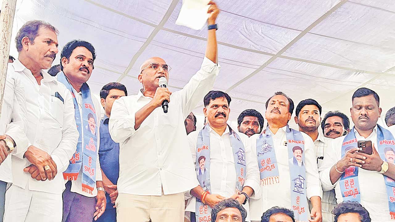 ఐక్యతతో పోరాడి హక్కులు సాధించుకోవాలి