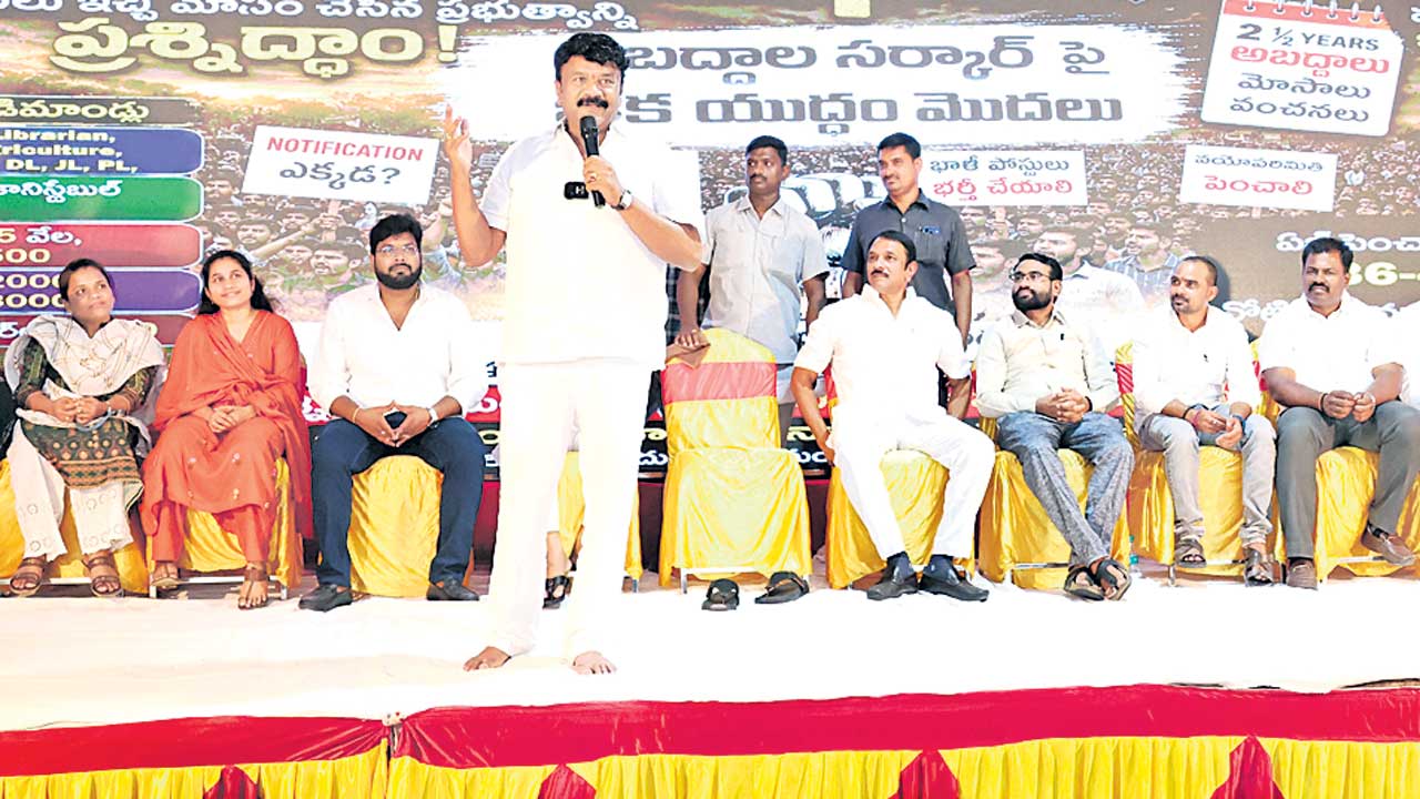 రేవంత్‌ అబద్ధాల కోరు