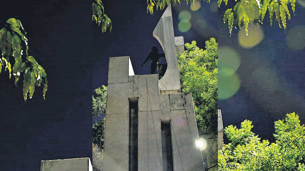 అవతరణ వేడుకలేవీ?