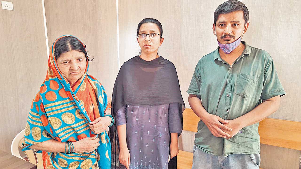 తండ్రిని చంపిన కొడుకు, కూతురికి ఉరిశిక్ష