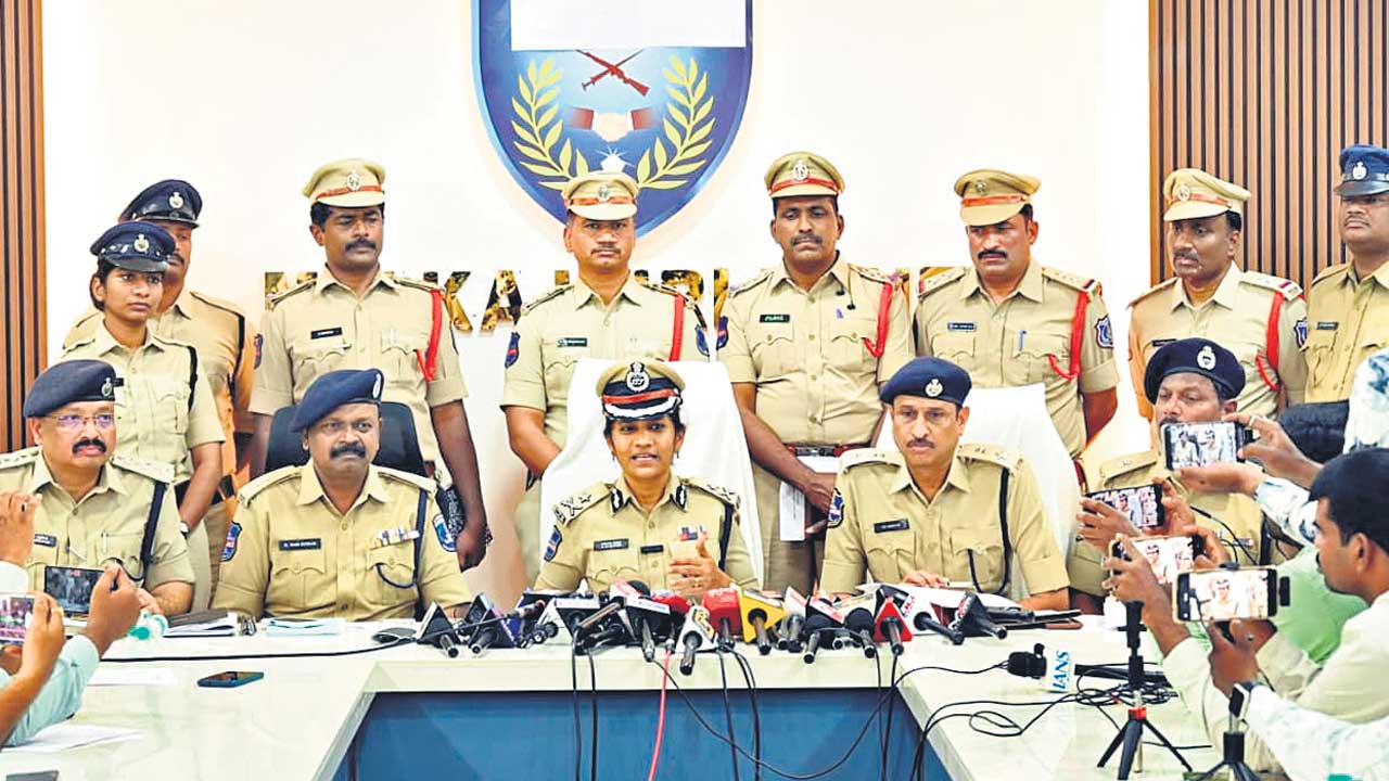 నేపాలీ ముఠా అరెస్టు