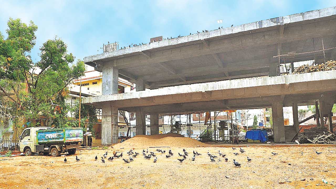 బల్దియా స్థలం ప్రైవేట్‌ పరం!