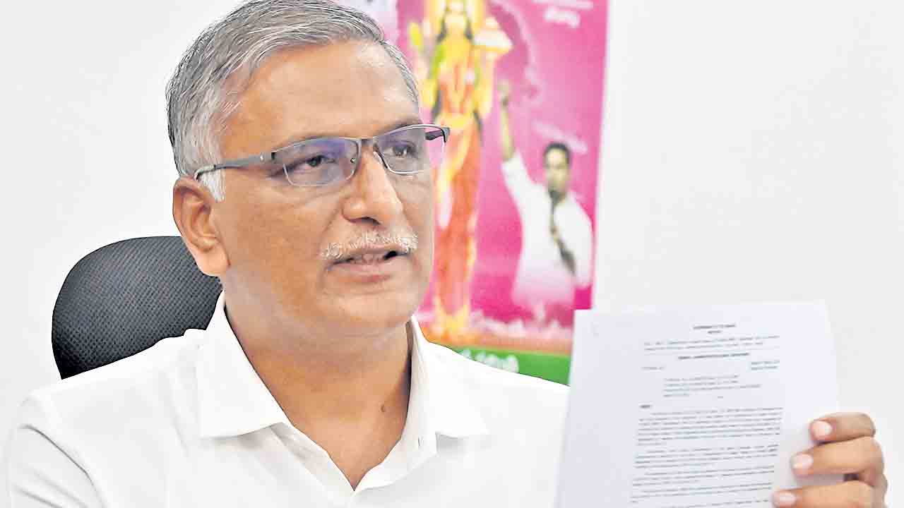 యూనిఫామ్‌ స్కామ్‌ 2వేల కోట్లు.. మీడియాతో చిట్‌చాట్‌లో హరీశ్‌రావు నిప్పులు