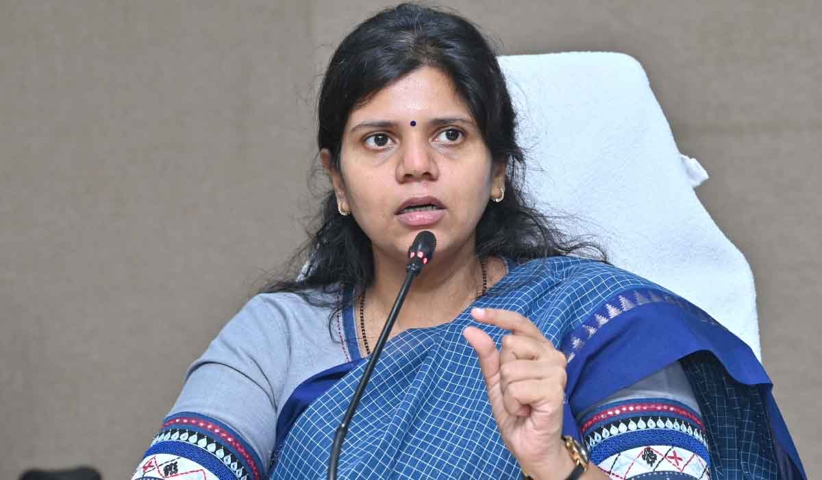 Collector Ila Tripathi | ఎరువులు కొనే విషయంలో రైతులను ఒత్తిడికి గురి చేయొద్దు.. నిజామాబాద్‌ కలెక్టర్ ఇలా త్రిపాఠి