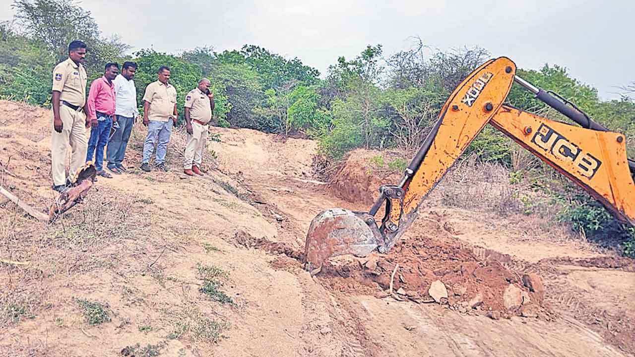 ఆగని ఇసుక అక్రమ దందా