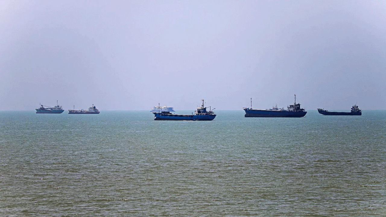 Strait of Hormuz | హ‌ర్మూజ్ దారి క్లియ‌ర్‌.. జ‌ల‌సంధిని దాటిన 30 భార‌త నౌక‌లు, క్యూ లైన్‌లో మ‌రో 26 షిప్స్‌..!