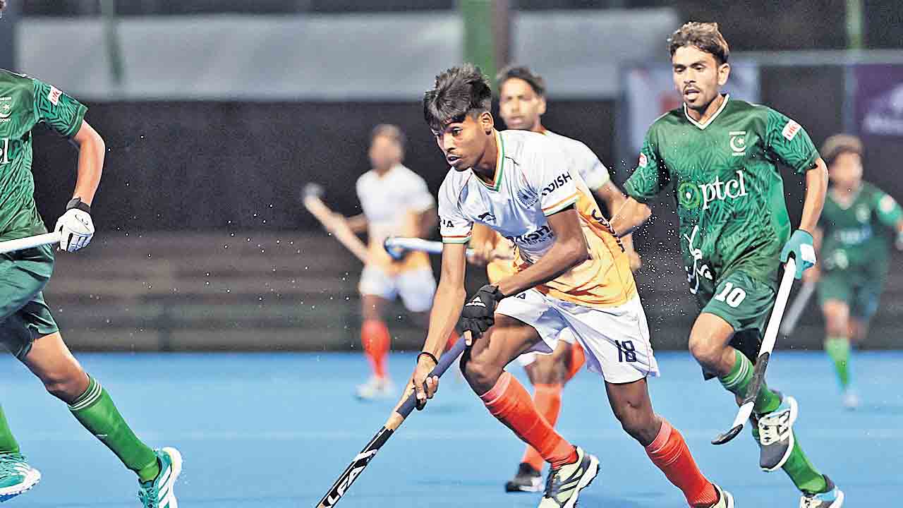 ఫైనల్లో యువ భారత్‌.. సెమీస్‌లో పాకిస్థాన్‌పై ఉత్కంఠ విజయం
