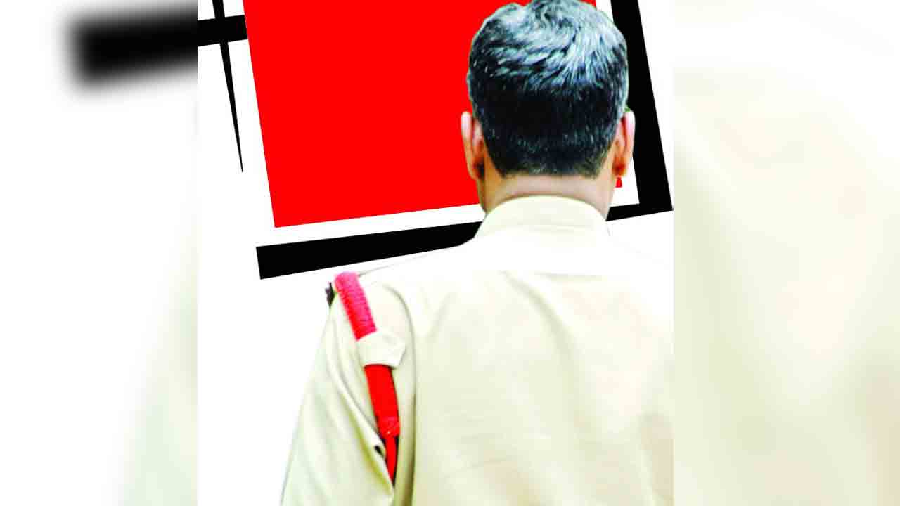 కలెక్షన్ల ఖాకీ!