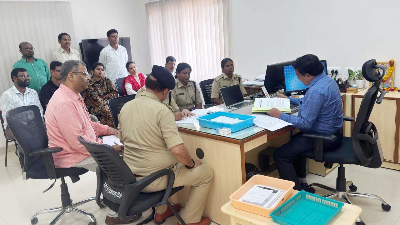 Driveing Licence | నైపుణ్యం కలిగిన వాహన దారులకు మాత్రమే డ్రైవింగ్‌ లైసెన్స్ జారీ చేయాలి : జాయింట్ ట్రాన్స్‌పోర్ట్ కమిషనర్